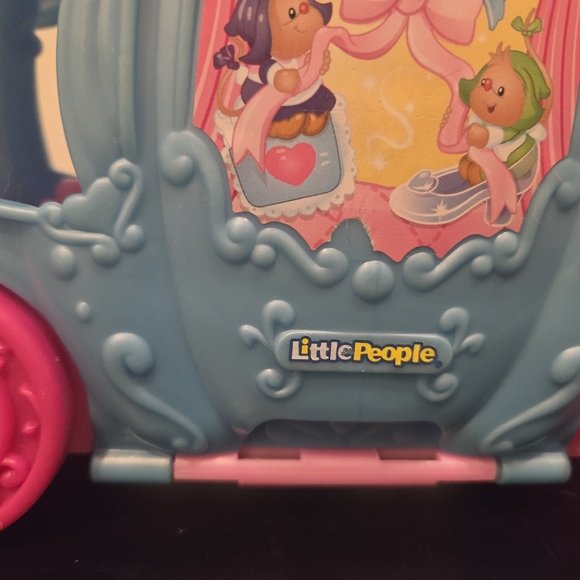 Little People Princess Muscial Dancing Palace & Cinderellas Dancing Carriage - Picture 14 of 17
